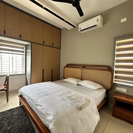 Thulasi Avenue Inn Pollāchi Exterior foto