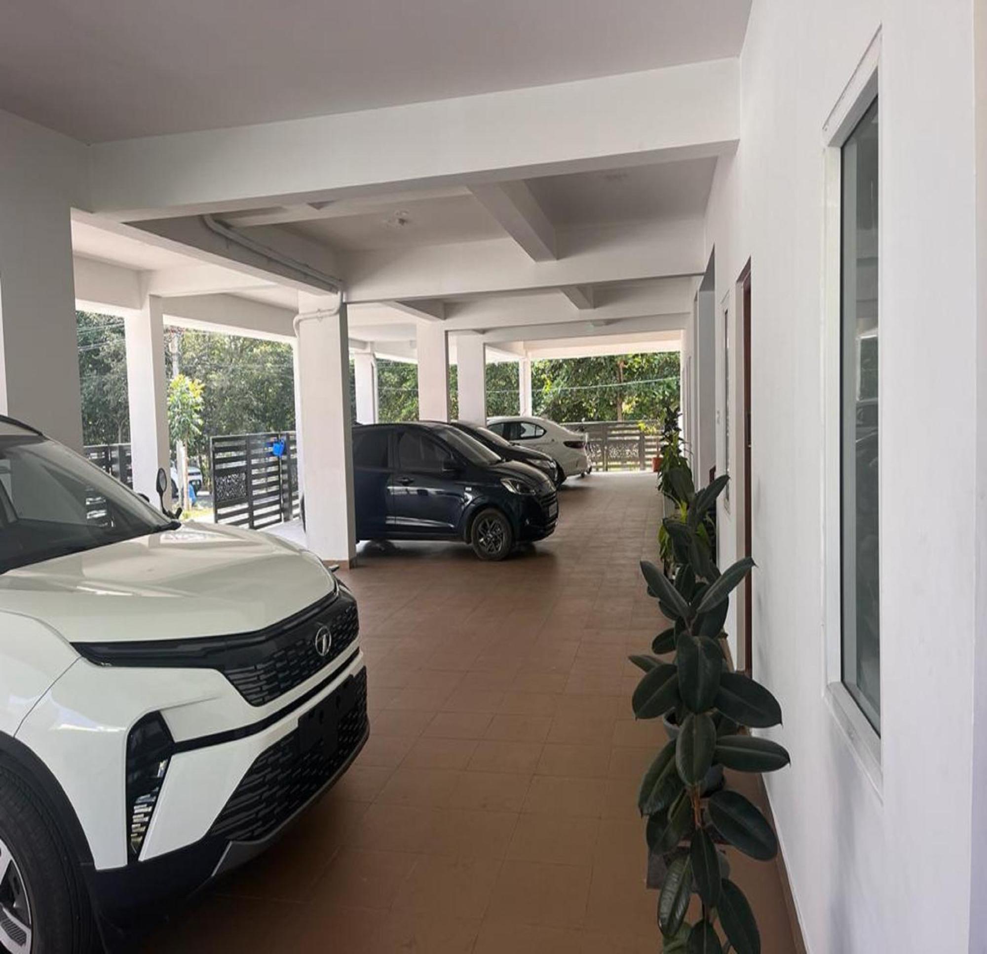 Thulasi Avenue Inn Pollāchi Exterior foto