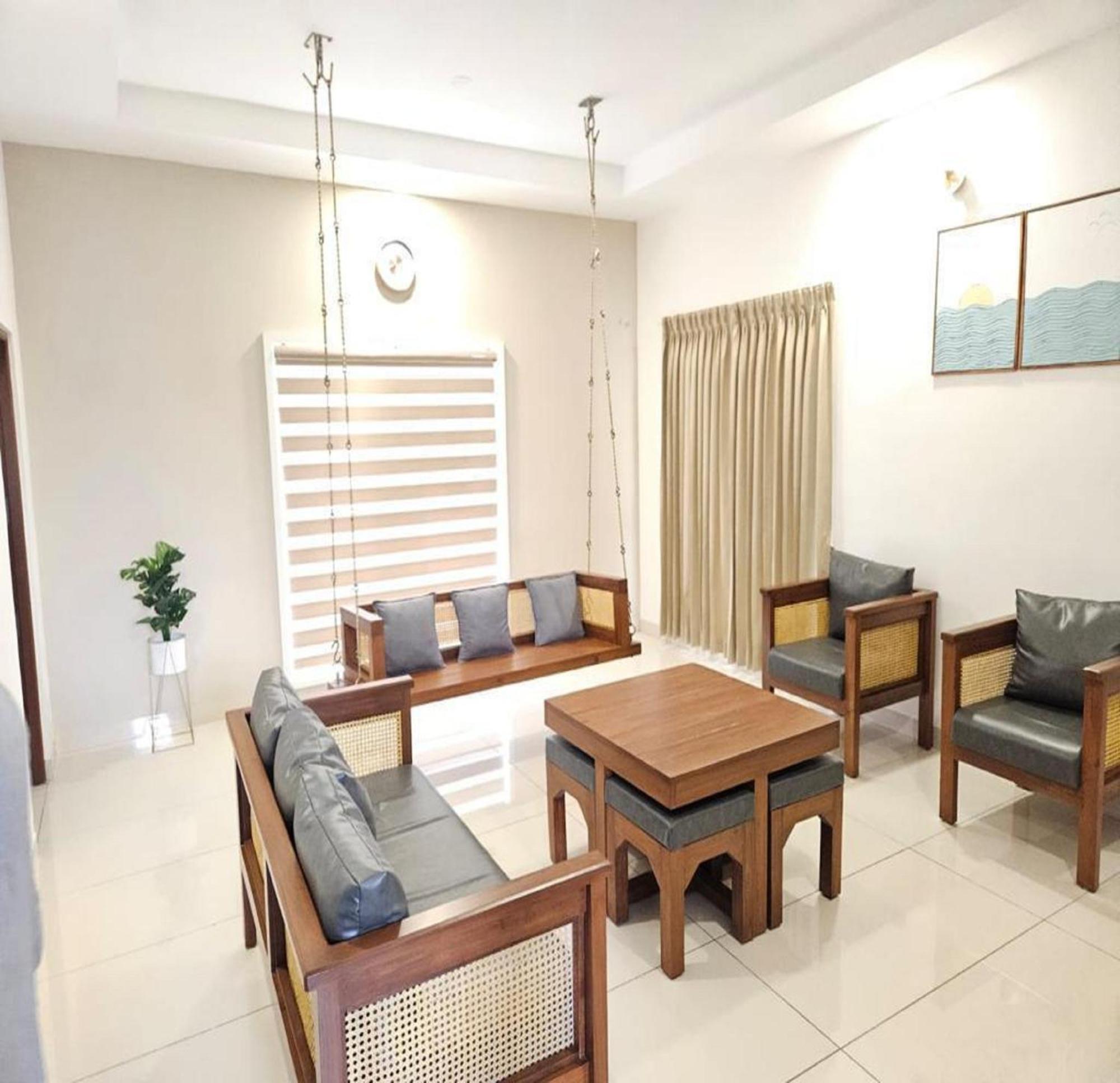 Thulasi Avenue Inn Pollāchi Exterior foto